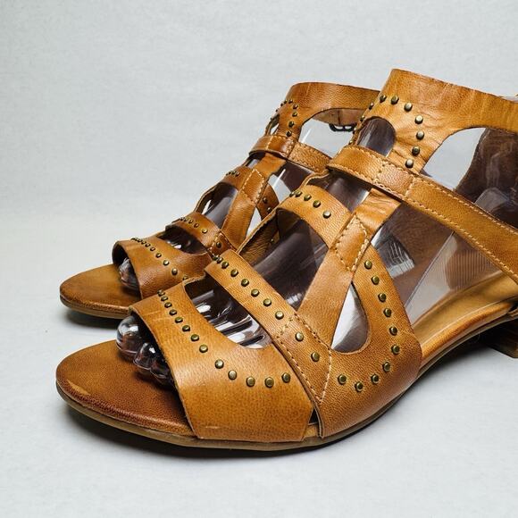 Soft Surroundings Antelope Macaria Sandals Women’s Sz 40 Studded Heeled Leather - Picture 3 of 12